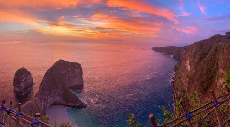 kelingking at sunset