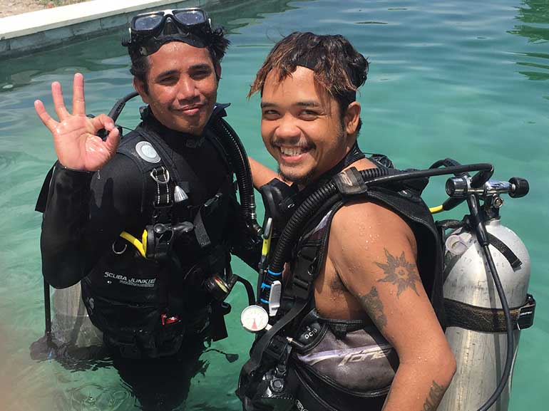 discover scuba diving in pool