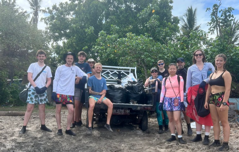 Scuba Junkie Beach Clean