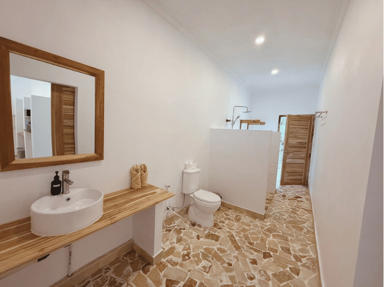 Scuba Junkie Penida Dive Resort Superior Room Bathroom